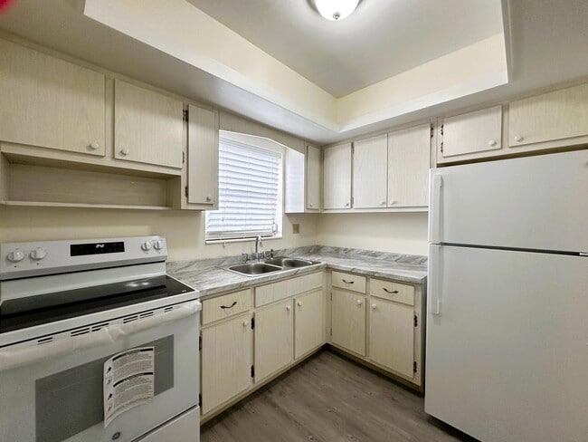 Building Photo - 2966 Ashley Dr E