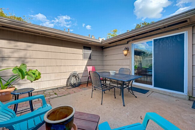 Building Photo - 6018 Berendo St