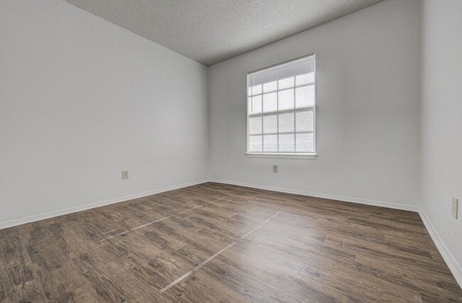 Building Photo - 8118 West Gate Blvd