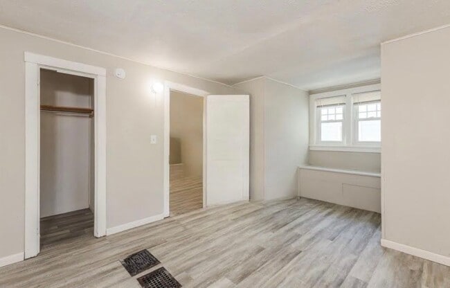 Building Photo - 1316 44th St