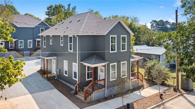 Building Photo - 588 N Willow Ave