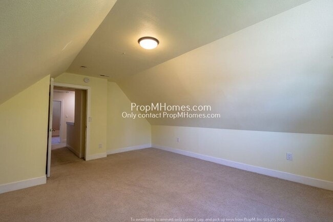 Building Photo - Charming 3-Bedroom Sanctuary in Vibrant Mo...