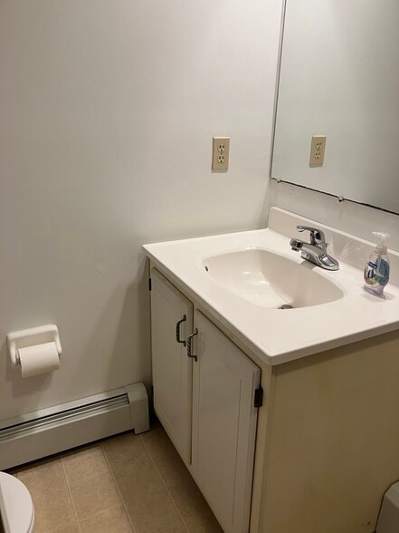 bathroom #2 - 6344 Aurelia St