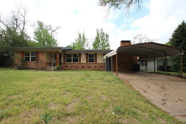 Primary Photo - 3 Bed 2 Bath in Tyler!