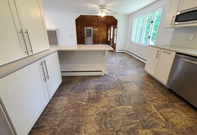 Building Photo - 426 S County Trail