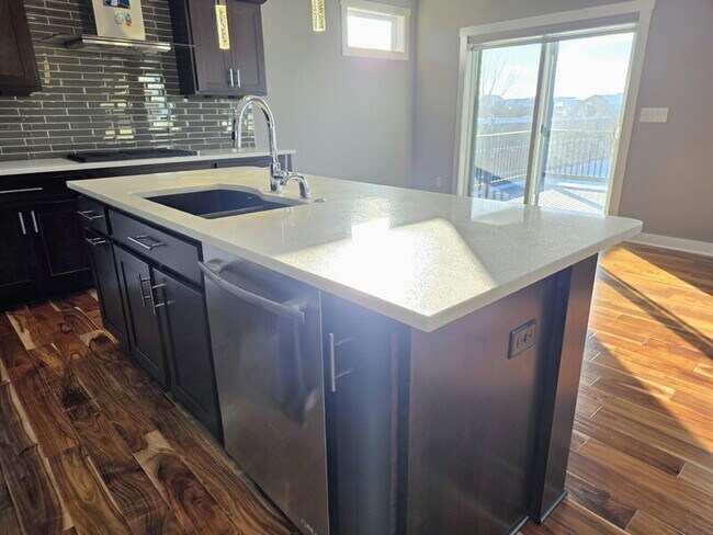 Building Photo - 482 NE Westgate Dr