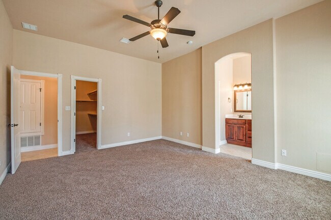 Building Photo - Northeast Home w/ Refrigerated Air