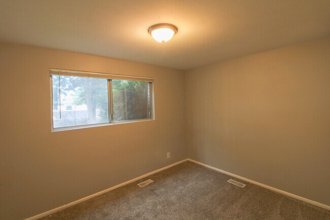 Building Photo - Orem Home