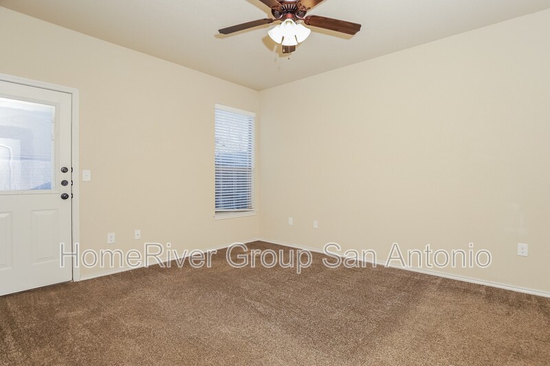 Building Photo - 672 Creekside Cir