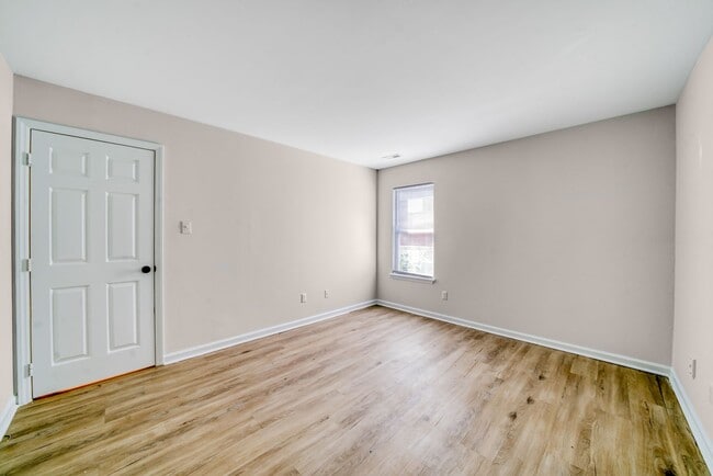 Building Photo - 375 Railroad St