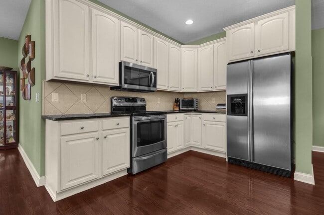 Building Photo - 5464 Sandy Dr