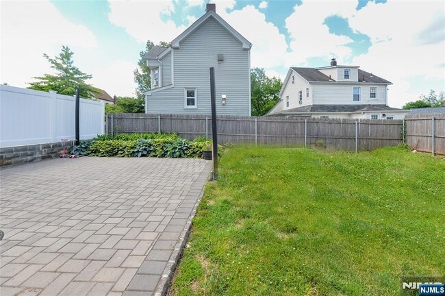 Building Photo - 52 Kovar St