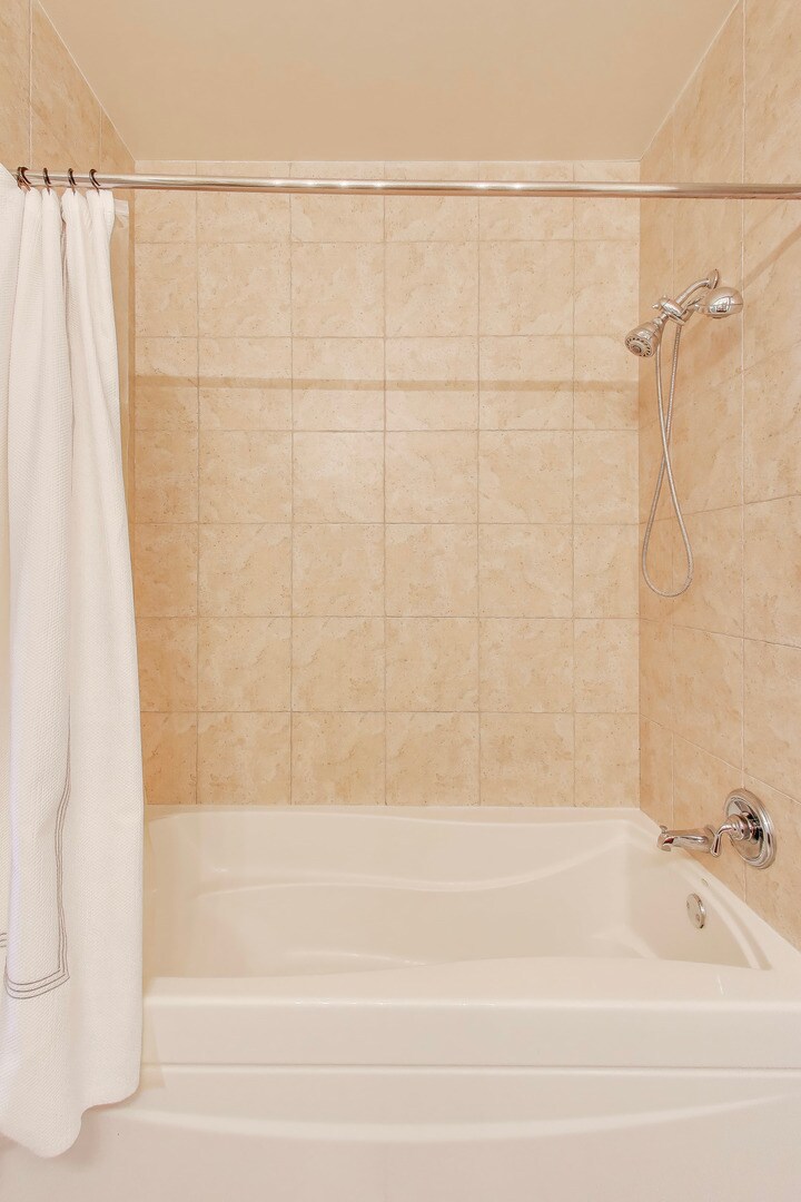 Building Photo - 720 N Larrabee St