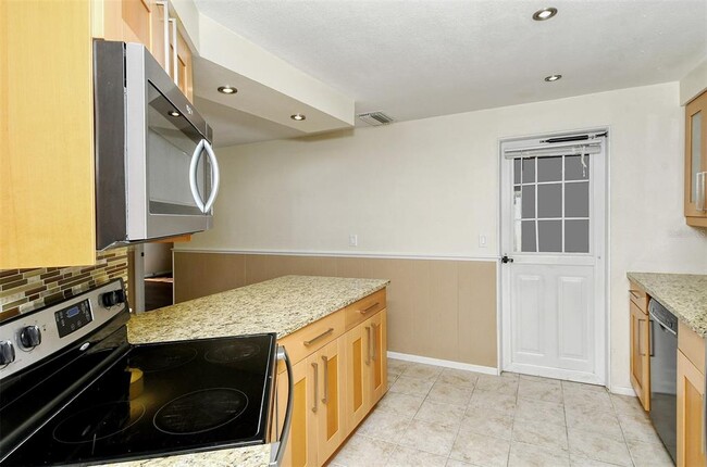 Building Photo - 3137 Lockwood Terrace