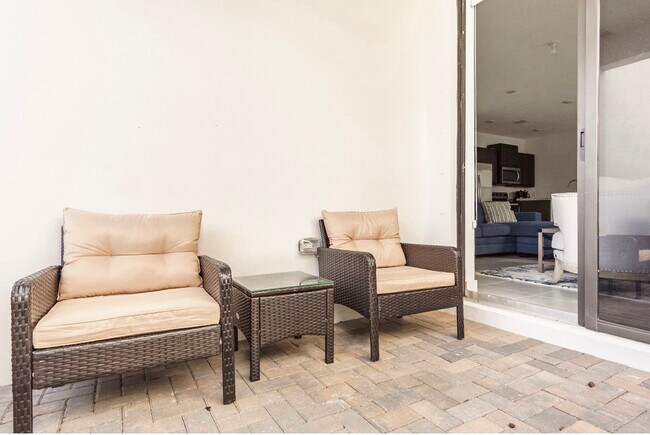 Patio - 511 NW 17th St