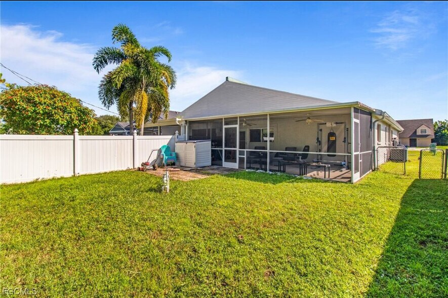 Building Photo - 17404 Dumont Dr