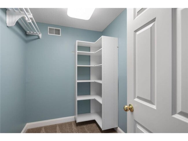 Building Photo - 517 River St