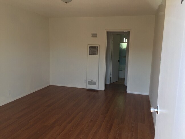 Living Room (no furniture) - 545 N Hoover St