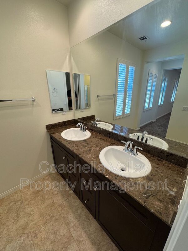 Building Photo - 74049 Kingston Ct W