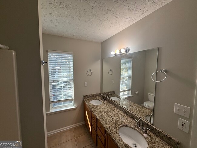 Building Photo - 27 Montgomery St NE