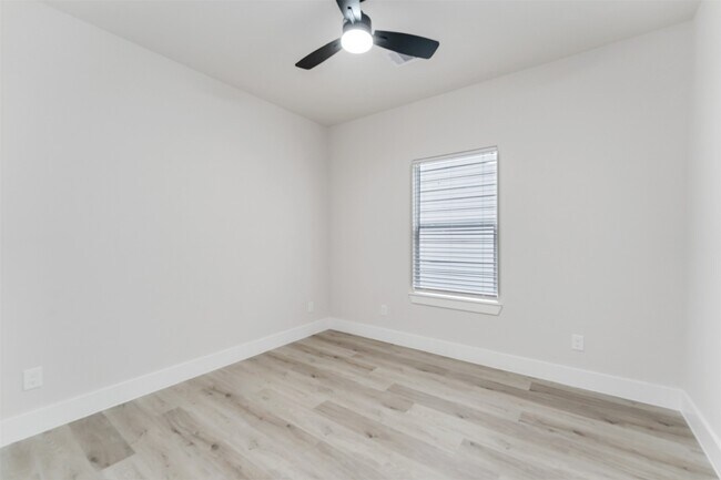 Building Photo - 108 W 44th St