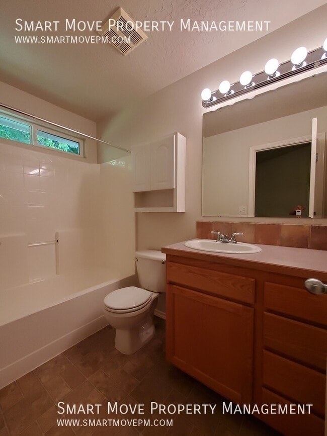 Building Photo - 1427 W Great Basin Dr