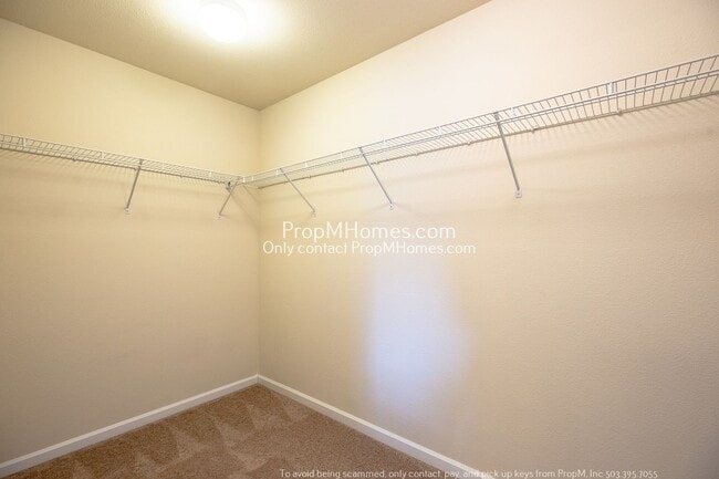 Building Photo - Spacious Four-Bedroom Gem with a Bonus Room to Spark Your Imagination!