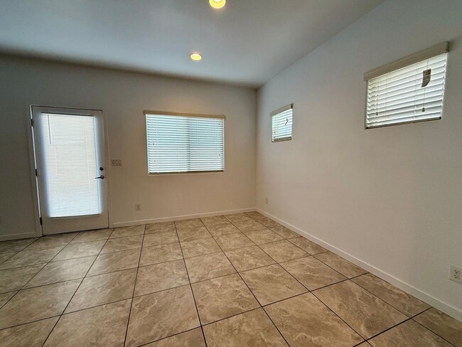 Building Photo - 4 BED, 2.5 BATH, 2 CAR-GARAGE, TWO-STORY, SINGLE FAMILY HOME FOR RENT w/ COMMUNITY POOL & SPA