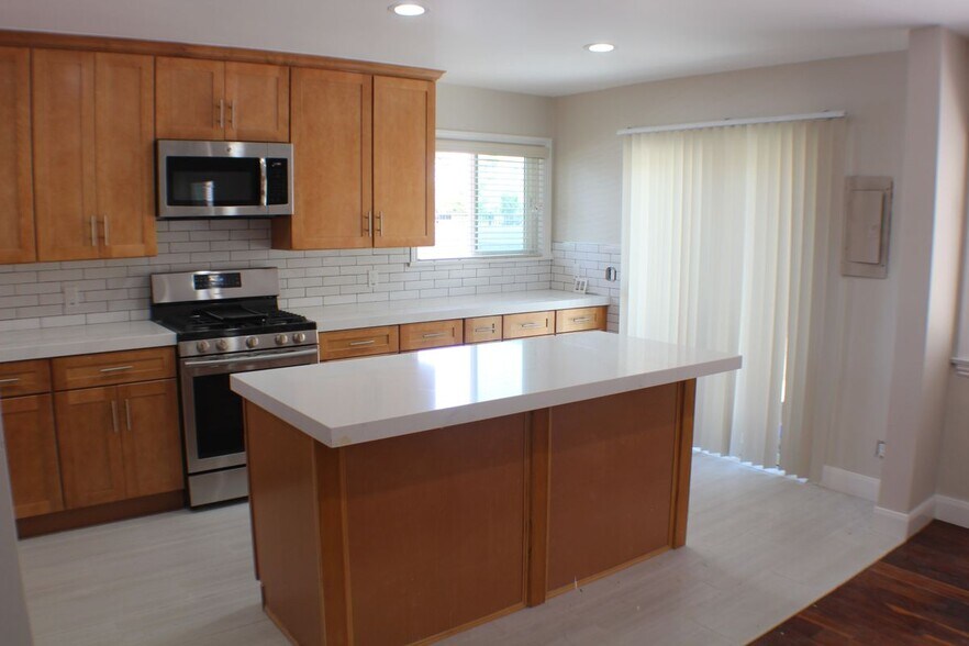 Building Photo - 2202 Phelan Ln