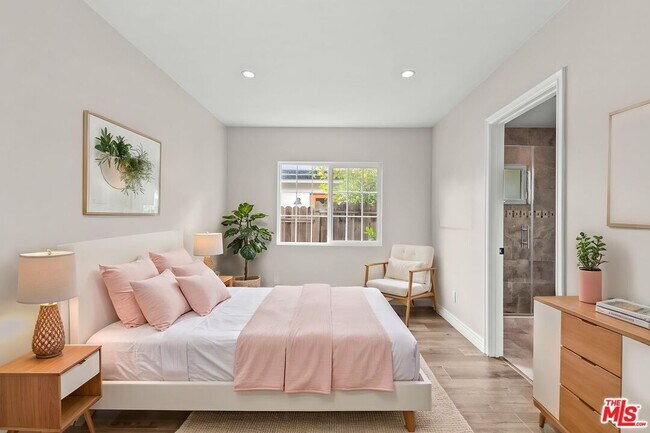 Building Photo - 5027 Ledge Ave