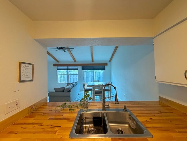 Building Photo - Charming Furnished 3BR Townhome with Modern Updates & Prime Location
