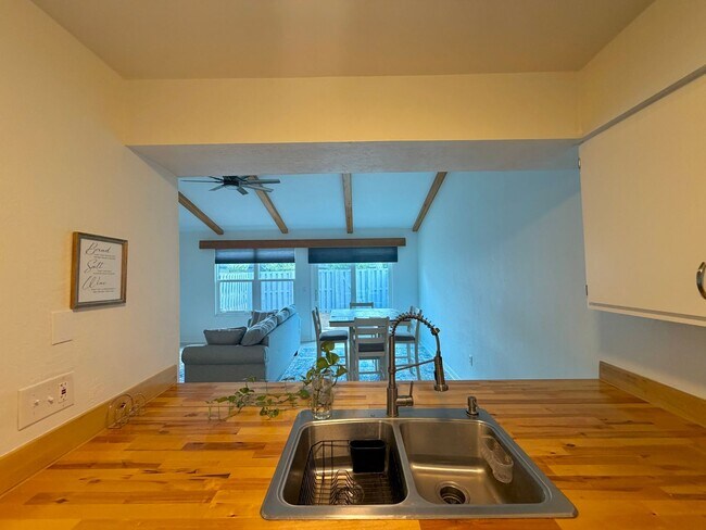 Building Photo - Fully Furnished 3BR Townhome – $500 Move-In Credit