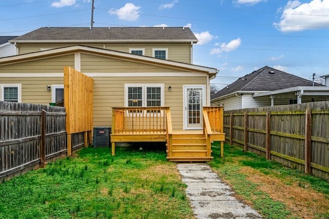 Building Photo - 1911 9th Ave N