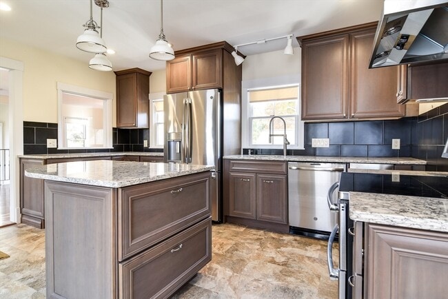 Building Photo - 110 Main St