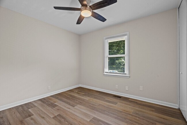 Building Photo - Gorgeous 3 Bedroom, 2 Bath Split-level home in Brentwood - High-end Renovation, Pet Friendly!