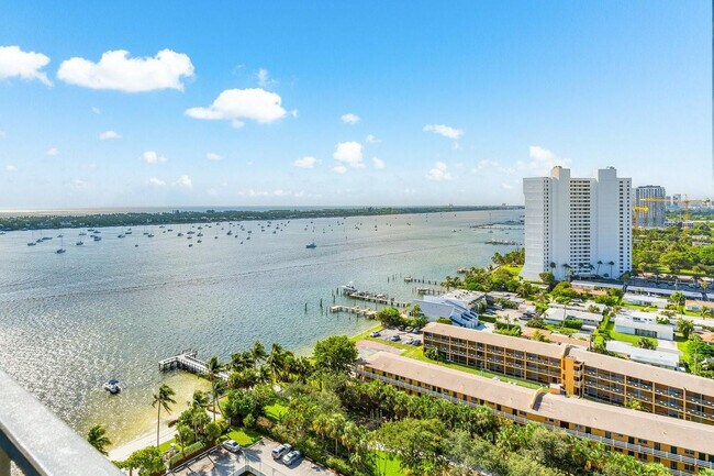 Building Photo - 5600 N Flagler Dr