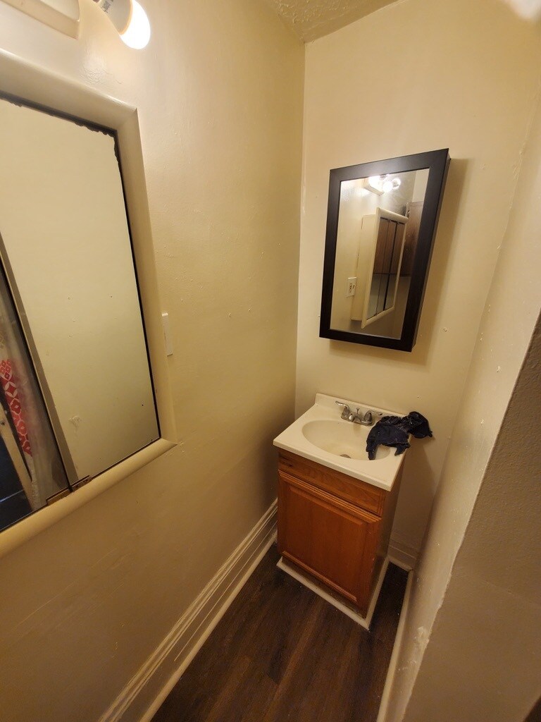 Building Photo - 370 Cole Ave