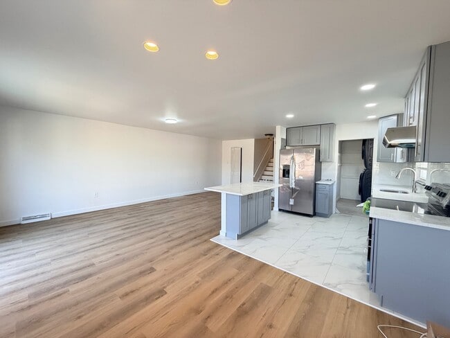 Building Photo - 15-75-75 208th Pl