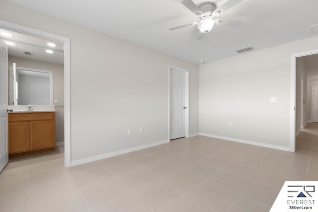 Building Photo - FULLY FENCED, LIKE NEW 3/2/1 TOWNHOUSE ON A CUL DE SAC IN BEAUTIFUL SEMINOLE WOODS