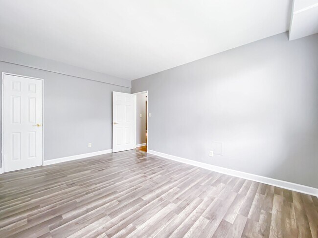 Building Photo - 824 Jersey Ave