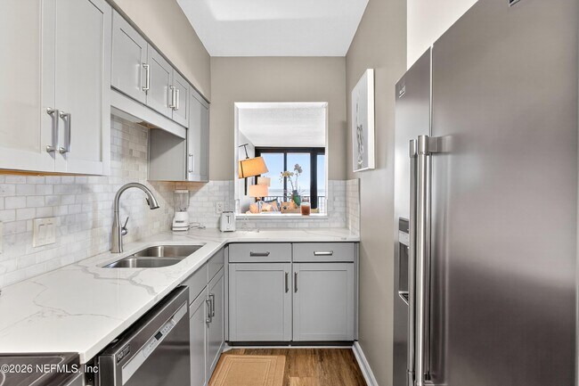 Building Photo - 601 1st St S