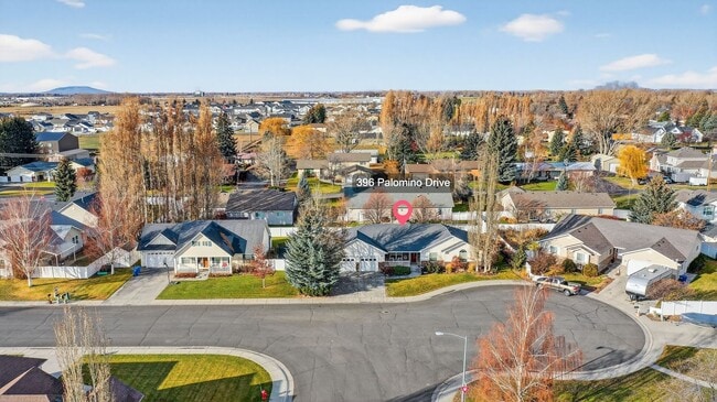 Building Photo - 3 Bedroom 2 bath home in Sugar City Idaho 2 stall garage in awesome neighborhood