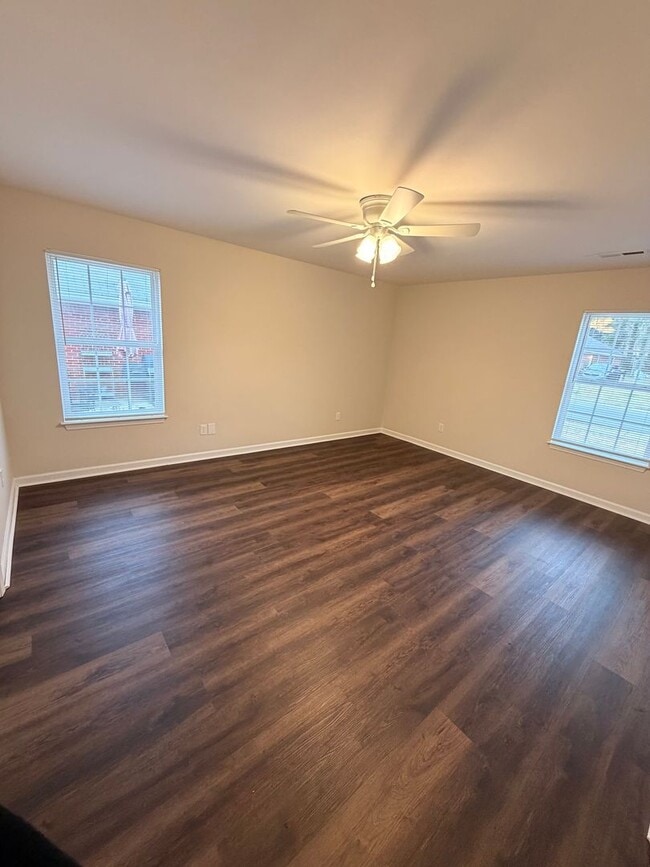 Building Photo - 110-112 Lyons Dr NW