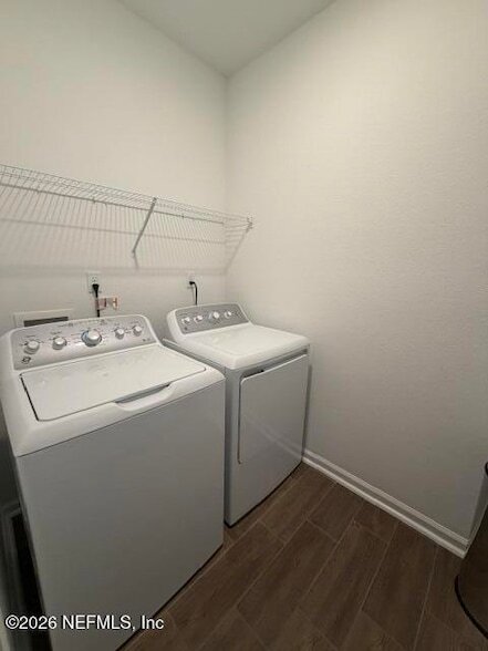 Building Photo - 915 Cedar Slough Dr