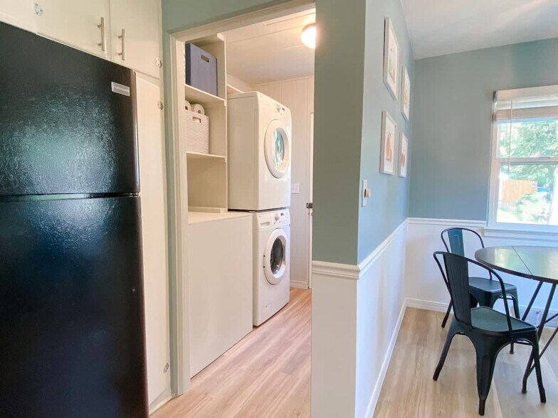 Building Photo - 920 W Lemp St