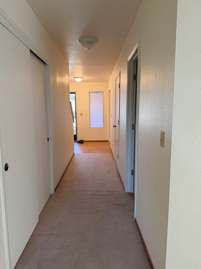 Building Photo - Jackson Townhome