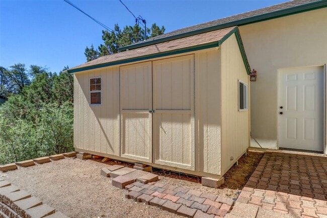 Building Photo - Immaculate 3 bedroom, 2 bath home in Prescott Heights