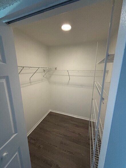 Building Photo - 2400 Feather Sound Dr