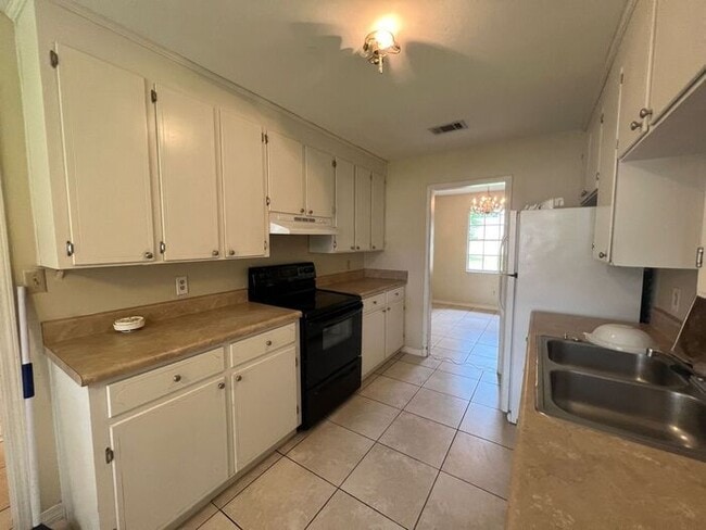 Building Photo - Pensacola - Pinehurst Subdivision - 3 bedr...