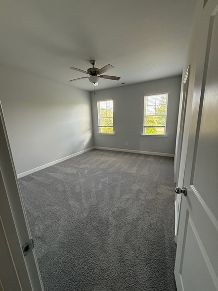 Building Photo - 217 Peach Orch Ct